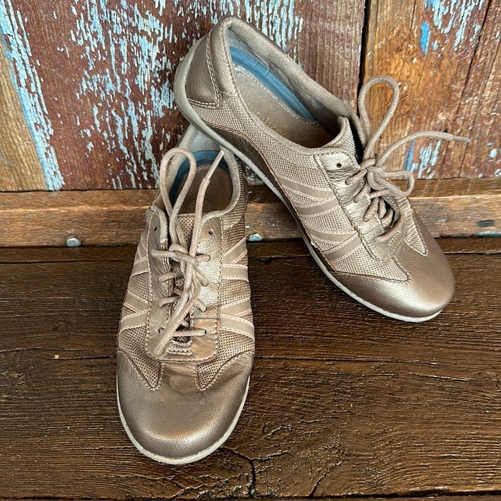 Naturalizer Bronze Defoe Sneaker Size 6.5